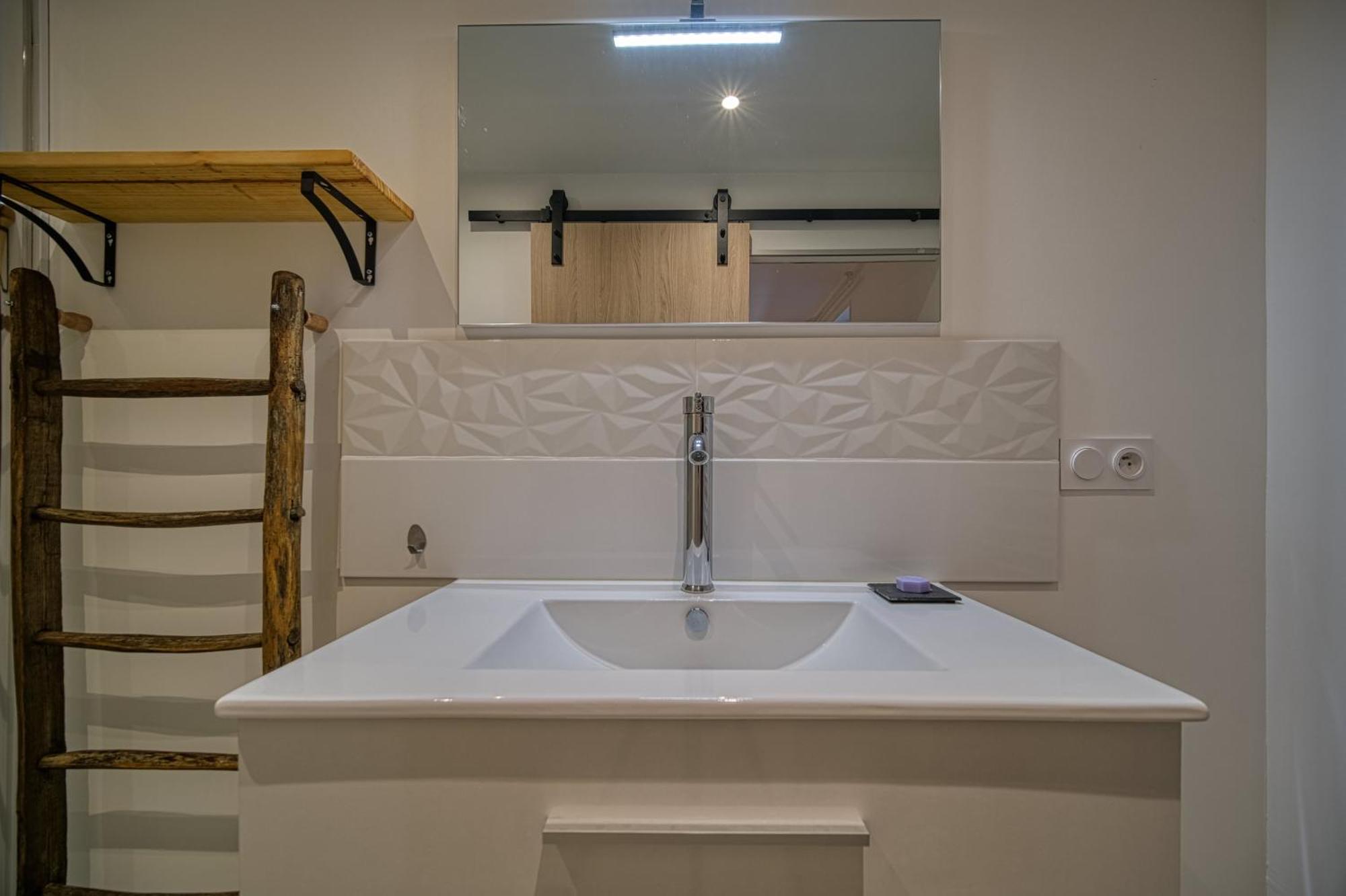 Maison Michonieres - Gite 3 Etoiles - 8 Personnes Miribel  Экстерьер фото
